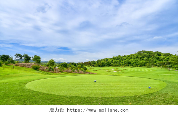 绿色草坪高尔夫球场高尔夫球场上绿草和沙银行家的美丽绿色景观